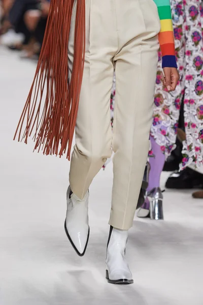 Look 32